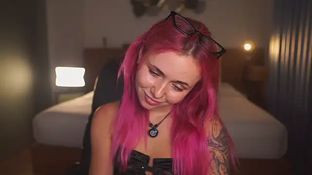 Sarah Pink online show from 05.15.26