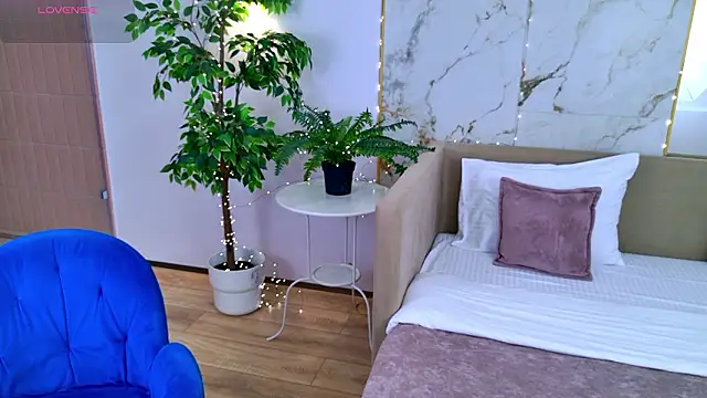 LeyaAtwood online show from 02.18.26