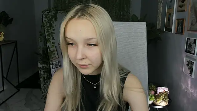 Snapshot of MaoqiBeverly chatting on 04.29.26 MaoqiBeverly online show from 04.29.26