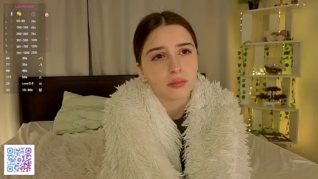 Snapshot of LeanneDinkle chatting on 02.15.26 LeanneDinkle online show from 02.15.26