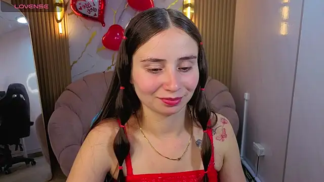 Snapshot of Ariana18_b chatting on 02.12.26 Ariana18 b online show from 02.12.26