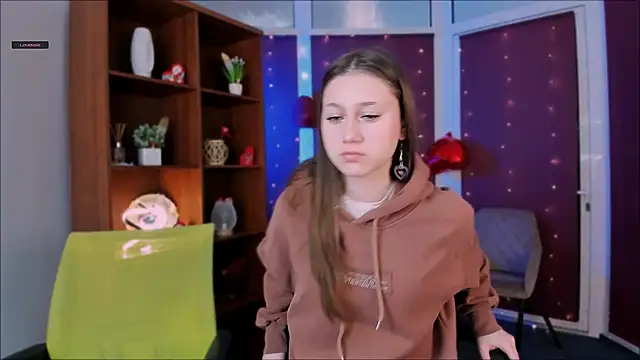 arianaa cat online show from 02.11.26