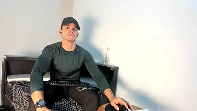Snapshot of CRISTHIAN_WOLF1 chatting on 05.09.26 CRISTHIAN WOLF1 online show from 05.09.26