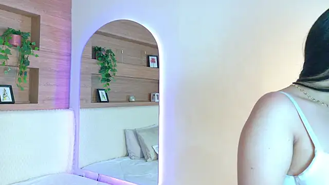 VioletBloomm online show from 03.04.26