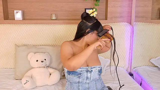 VioletBloomm online show from 03.11.26