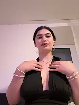 Snapshot of Evie-Moore chatting on 02.26.26 Evie-Moore online show from 02.26.26