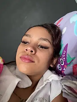 Snapshot of CarolineFyre chatting on 04.17.26 CarolineFyre online show from 04.17.26