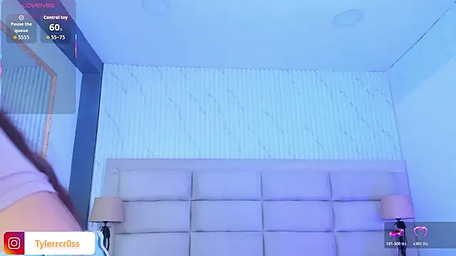 Snapshot of CarolineFyre chatting on 04.29.26 CarolineFyre online show from 04.29.26