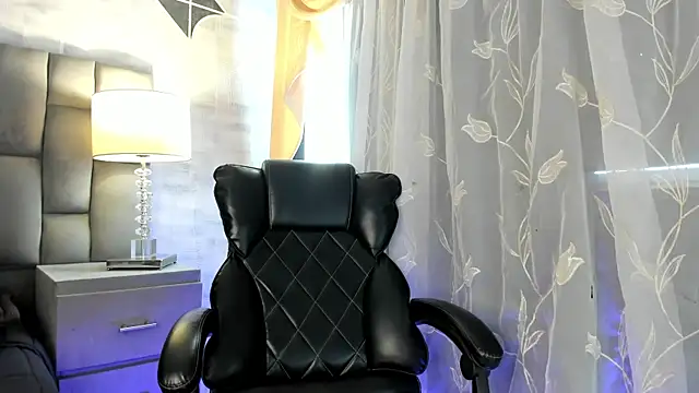 Snapshot of CarolineFyre chatting on 05.01.26 CarolineFyre online show from 05.01.26