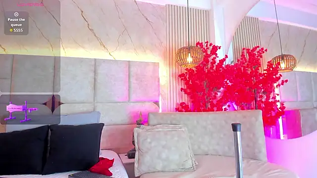 Snapshot of EmmaLovve chatting on 02.26.26 EmmaLovve online show from 02.26.26