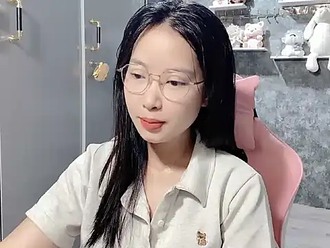 Linne6789 online show from 04.18.26