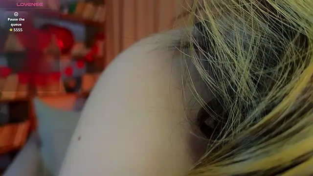 Snapshot of kate__rIna chatting on 02.14.26 kate rIna online show from 02.14.26