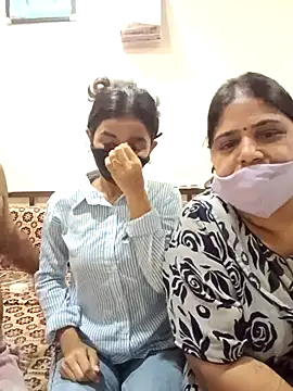 HoneyHush online show from 04.24.26