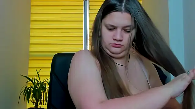 Snapshot of Maddinia chatting on 02.10.26 Maddinia online show from 02.10.26