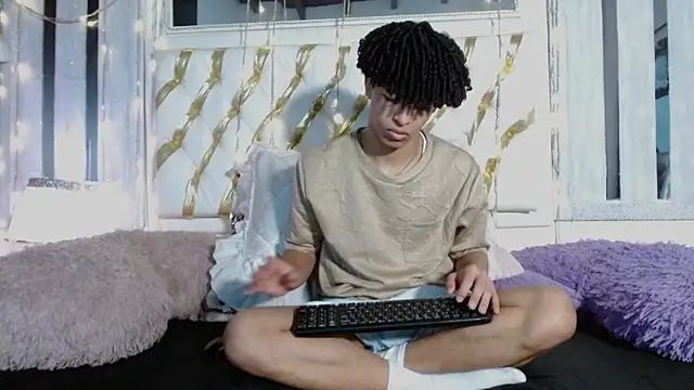 Snapshot of ian_smith_ chatting on 02.14.26 ian smith online show from 02.14.26