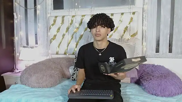 Snapshot of ian_smith_ chatting on 02.27.26 ian smith online show from 02.27.26