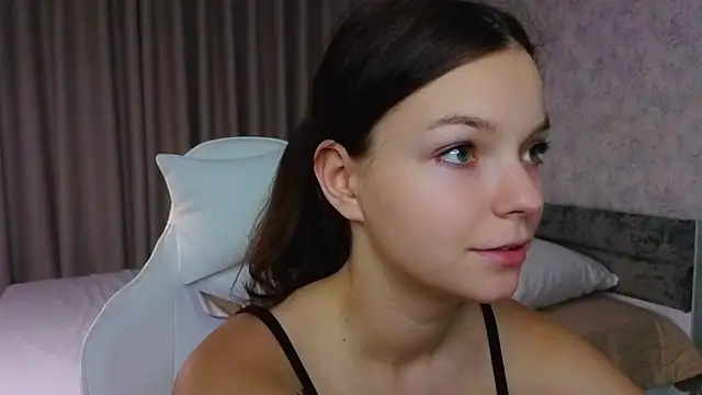 Snapshot of ElizaPizza chatting on 05.18.26 ElizaPizza online show from 05.18.26