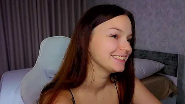 Snapshot of ElizaPizza chatting on 06.03.26 ElizaPizza online show from 06.03.26