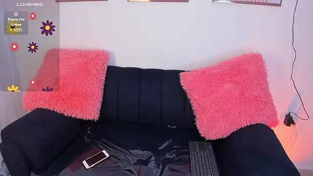 Snapshot of chloe_petite2 chatting on 02.19.26 chloe petite2 online show from 02.19.26