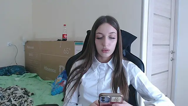 CutieWorm online show from 02.18.26