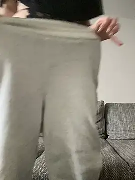 LeonieClaire online show from 02.23.26