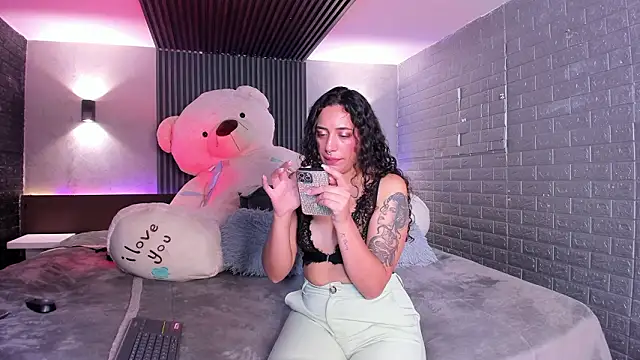 Snapshot of Magic_ivone chatting on 02.18.26 Magic ivone online show from 02.18.26