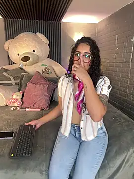 Snapshot of Magic_ivone chatting on 03.19.26 Magic ivone online show from 03.19.26