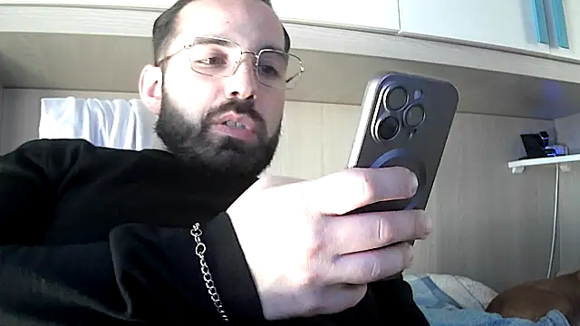 Snapshot of no-name15 chatting on 02.22.26 no-name15 online show from 02.22.26