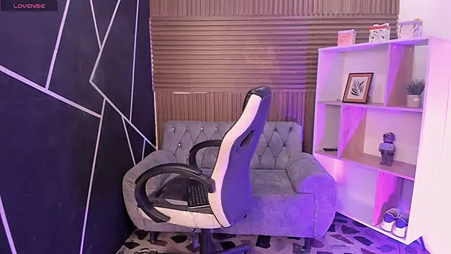 Snapshot of shaden_ chatting on 02.28.26 shaden online show from 02.28.26