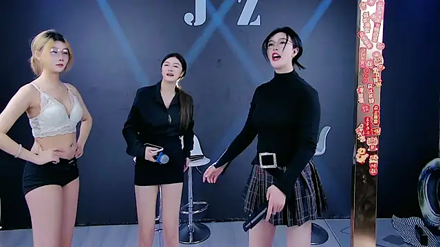 Snapshot of JZ-001- chatting on 03.25.26 JZ-001- online show from 03.25.26