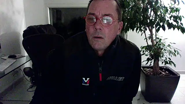 erw4n38 online show from 02.04.26