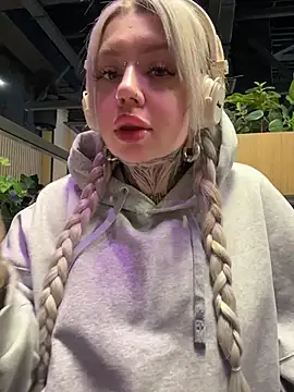 Snapshot of Chiibi chatting on 02.17.26 Chiibi online show from 02.17.26