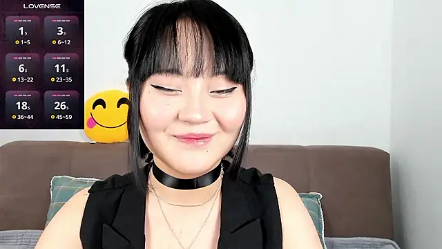 Snapshot of Norinorika chatting on 02.25.26 Norinorika online show from 02.25.26