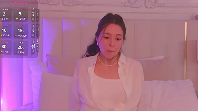 Snapshot of AlisseMoore chatting on 04.07.26 AlisseMoore online show from 04.07.26