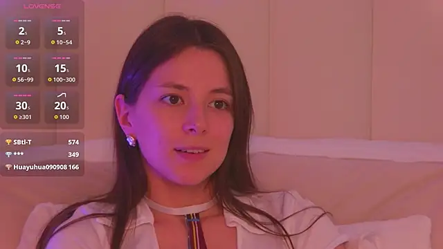 Snapshot of AlisseMoore chatting on 04.13.26 AlisseMoore online show from 04.13.26