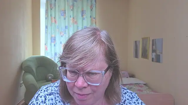 Emma Eclipsee online show from 05.10.26