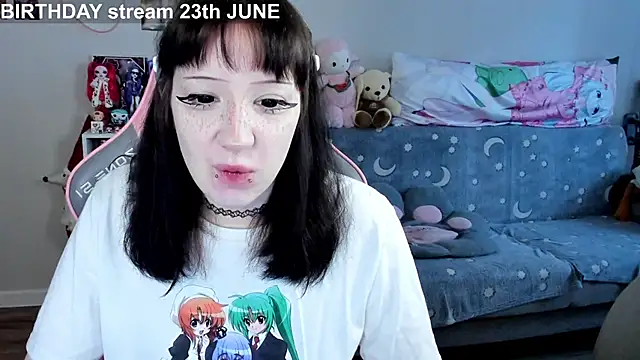 Snapshot of MollysLand chatting on 06.18.26 MollysLand online show from 06.18.26