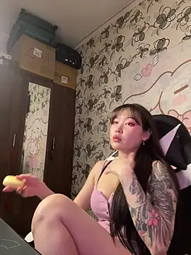 Snapshot of YukiiTYAN chatting on 02.14.26 YukiiTYAN online show from 02.14.26