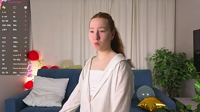 Snapshot of MaraButtrey chatting on 02.18.26 MaraButtrey online show from 02.18.26