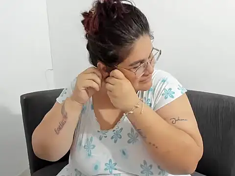 Snapshot of OSITA_1992 chatting on 02.12.26 OSITA 1992 online show from 02.12.26