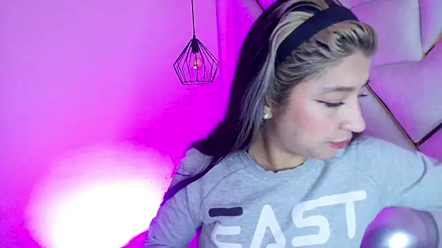 Dahiana Dmour  online show from 02.05.26