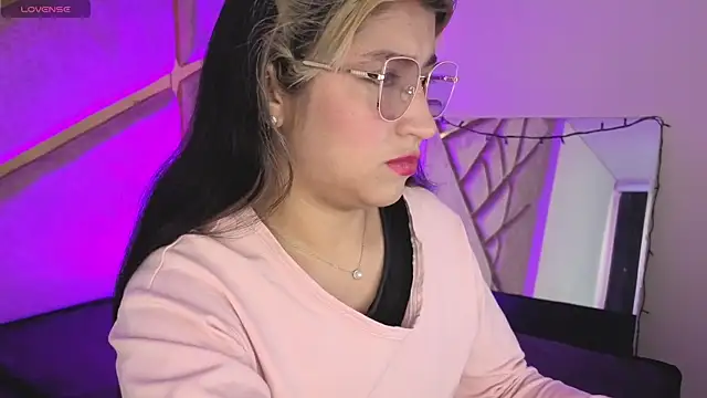 Dahiana Dmour  online show from 02.23.26