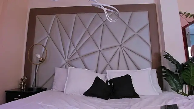 valenssio moretti online show from 03.04.26