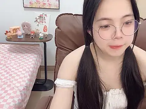 Snapshot of Dawn-2 chatting on 02.11.26 Dawn-2 online show from 02.11.26