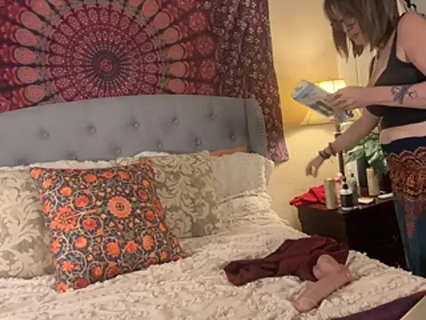 Snapshot of BrookiesLife chatting on 04.15.26 BrookiesLife online show from 04.15.26