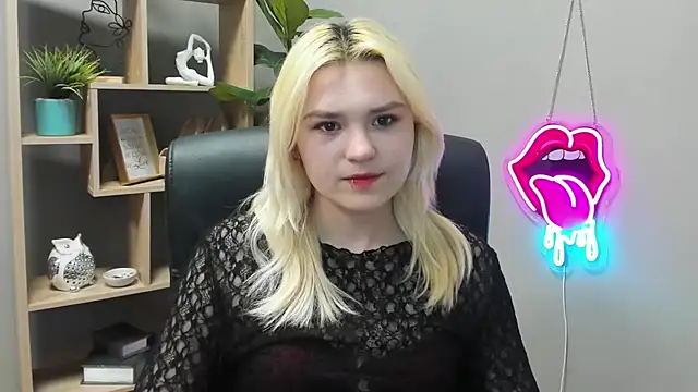 Snapshot of SweetLilyxo chatting on 04.23.26 SweetLilyxo online show from 04.23.26