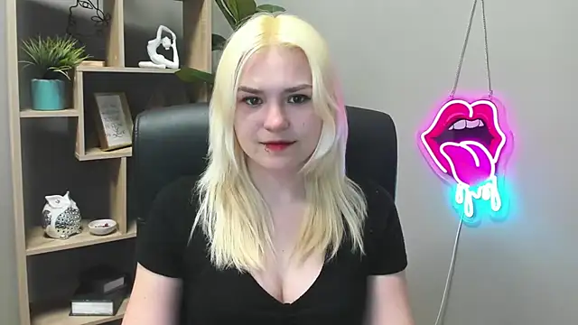 Snapshot of SweetLilyxo chatting on 04.27.26 SweetLilyxo online show from 04.27.26