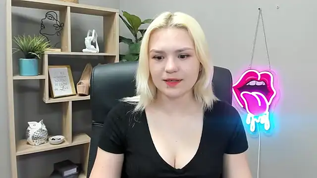 Snapshot of SweetLilyxo chatting on 05.21.26 SweetLilyxo online show from 05.21.26
