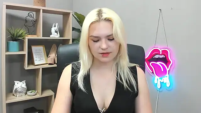 Snapshot of SweetLilyxo chatting on 05.26.26 SweetLilyxo online show from 05.26.26