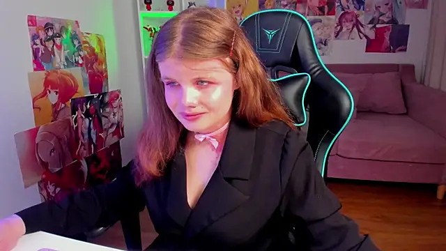ChloeHalses online show from 06.04.26
